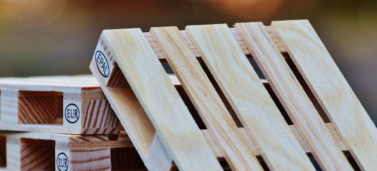 Europaletten für sichere Transporte Kurier Hamburg-Harburg